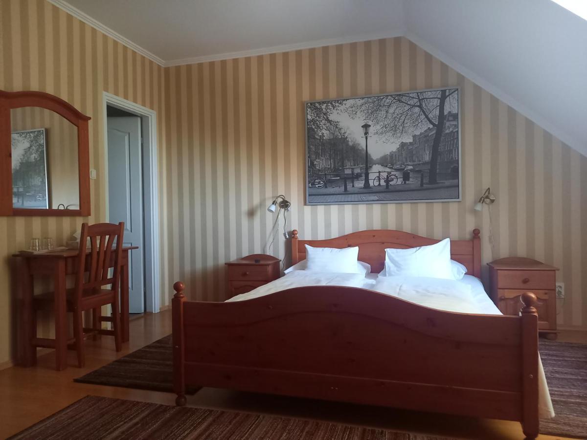Europa Panzio Bed & Breakfast Eger Exterior foto