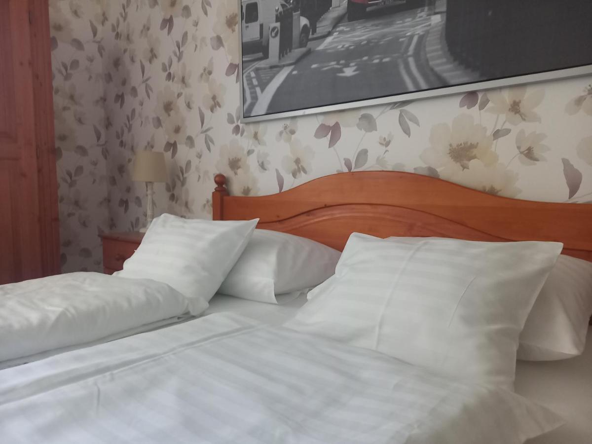 Europa Panzio Bed & Breakfast Eger Exterior foto