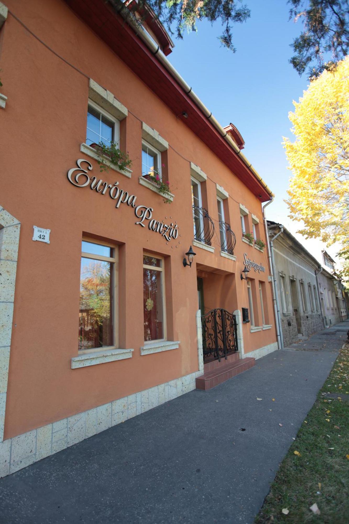 Europa Panzio Bed & Breakfast Eger Exterior foto