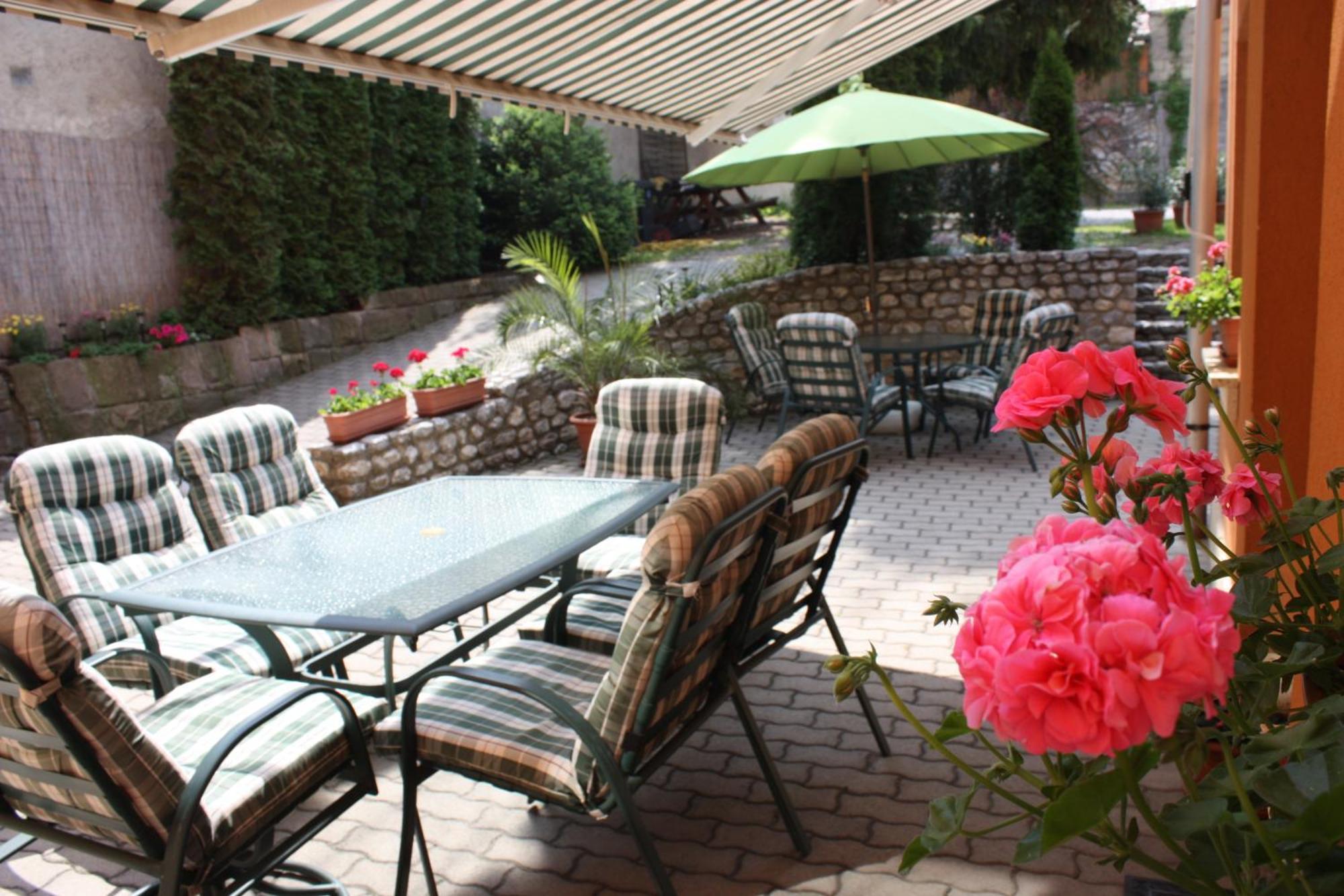 Europa Panzio Bed & Breakfast Eger Exterior foto